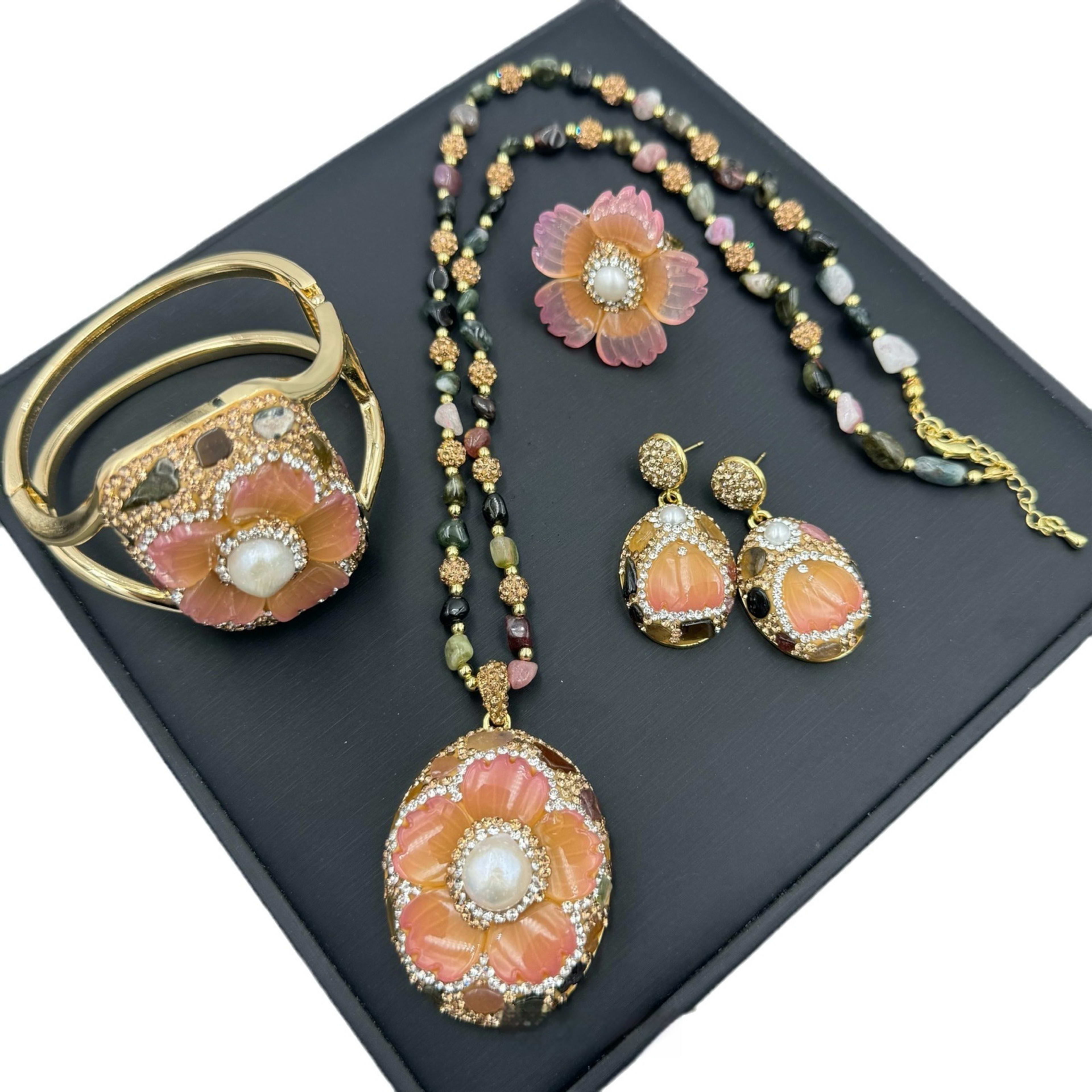 New Natural Tourmaline Inlaid Pearl Flower-shaped Suit 2