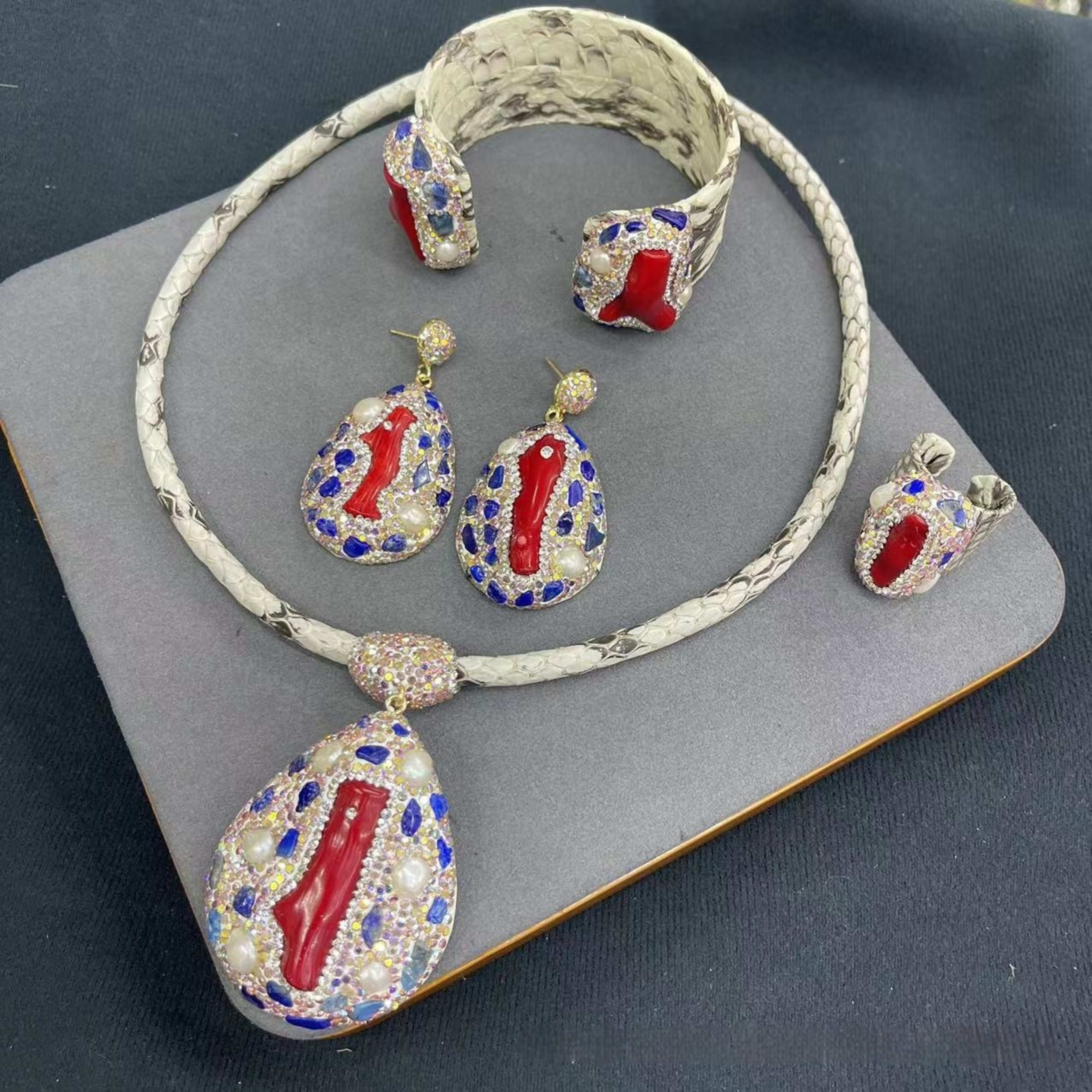 New Genuine Leather Snakeskin Sea Bamboo Inlaid Pearl Autumn And Winter Four-piece Jewelry Set 5