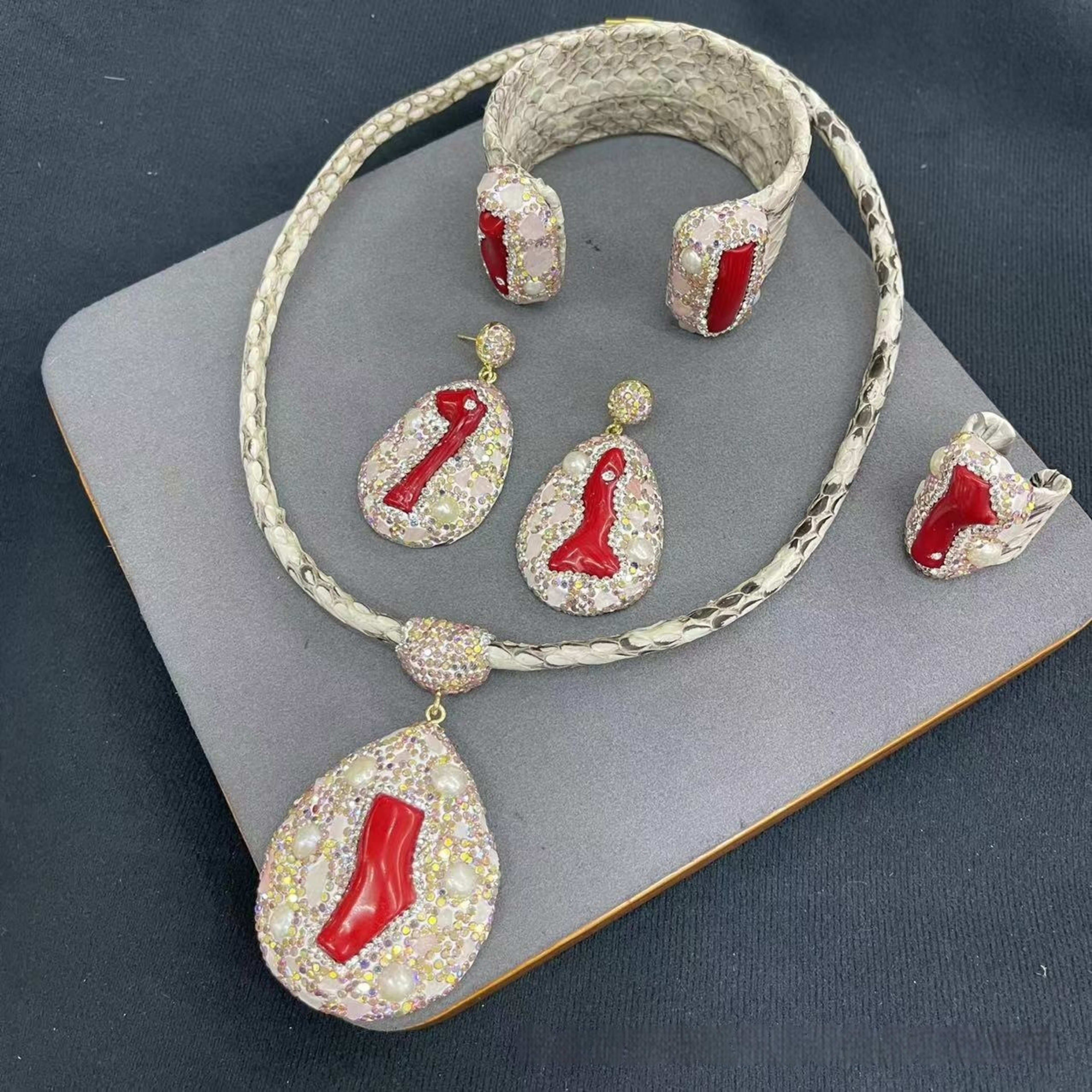 New Genuine Leather Snakeskin Sea Bamboo Inlaid Pearl Autumn And Winter Four-piece Jewelry Set 4