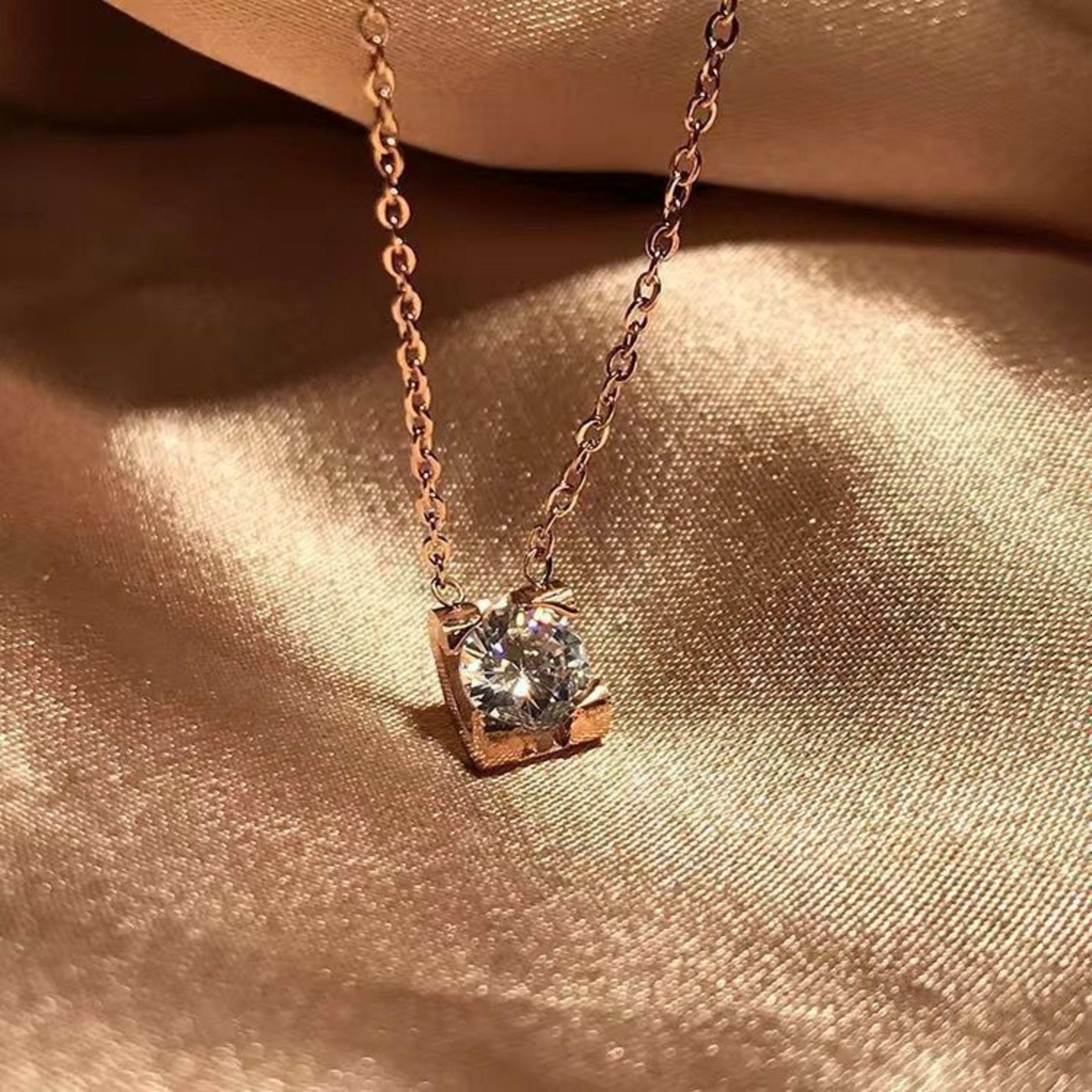 Simple Four-claw Single Diamond Pendant Female Temperament Titanium Steel Necklace 3