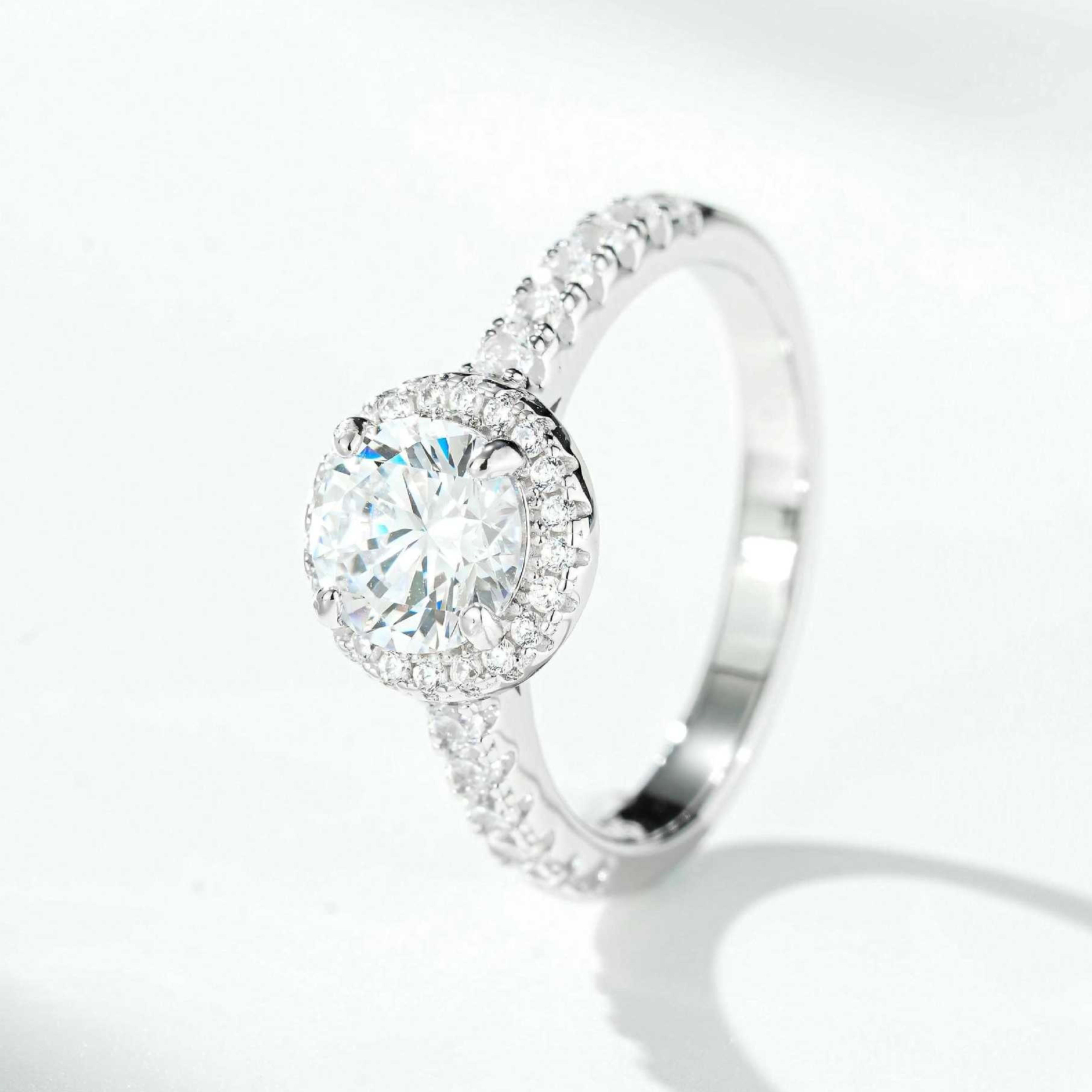Women's 1-carat Round Bezel Ring 4