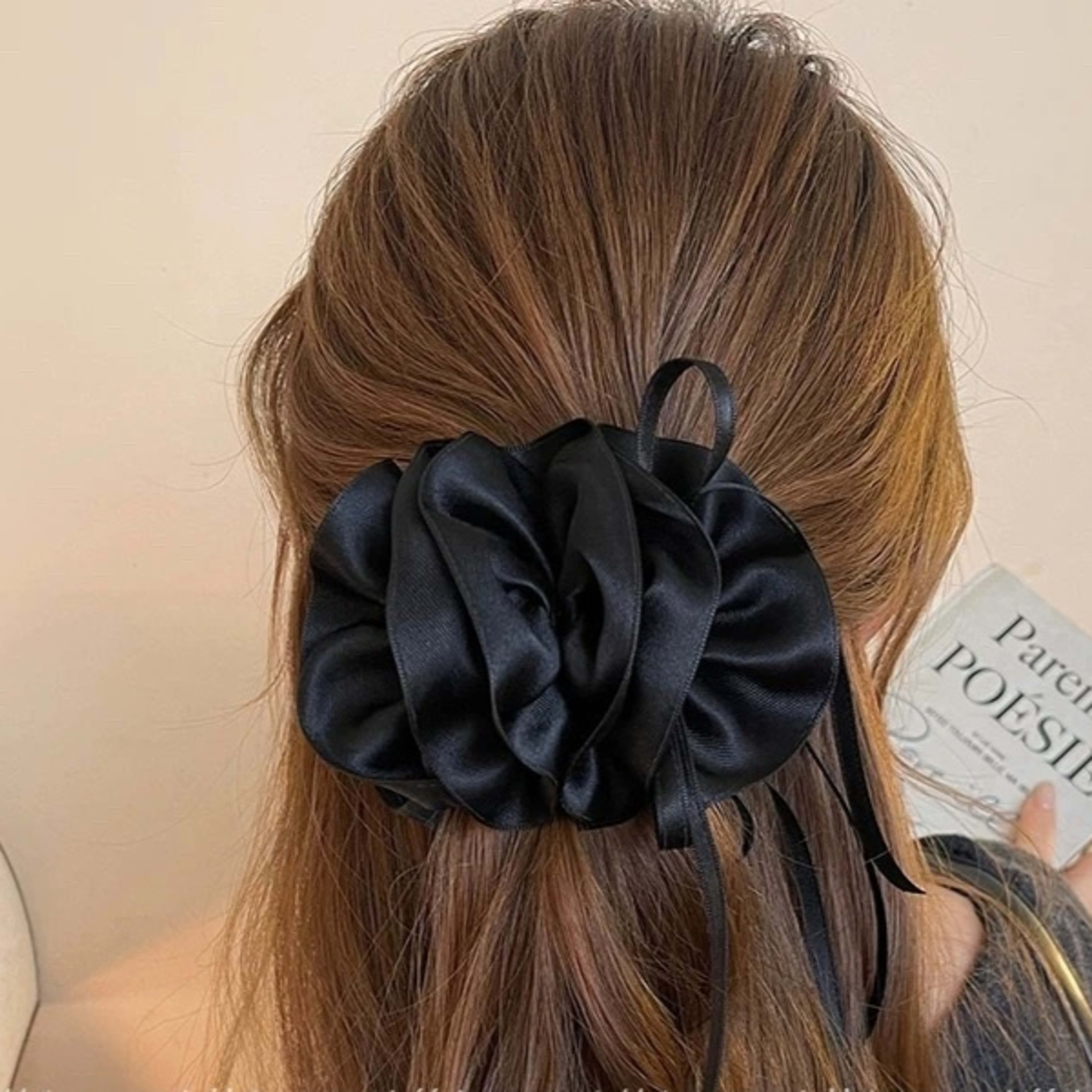 Elegant Sophisticated Bun-style Ponytail Clip For The Back Of The Head 3