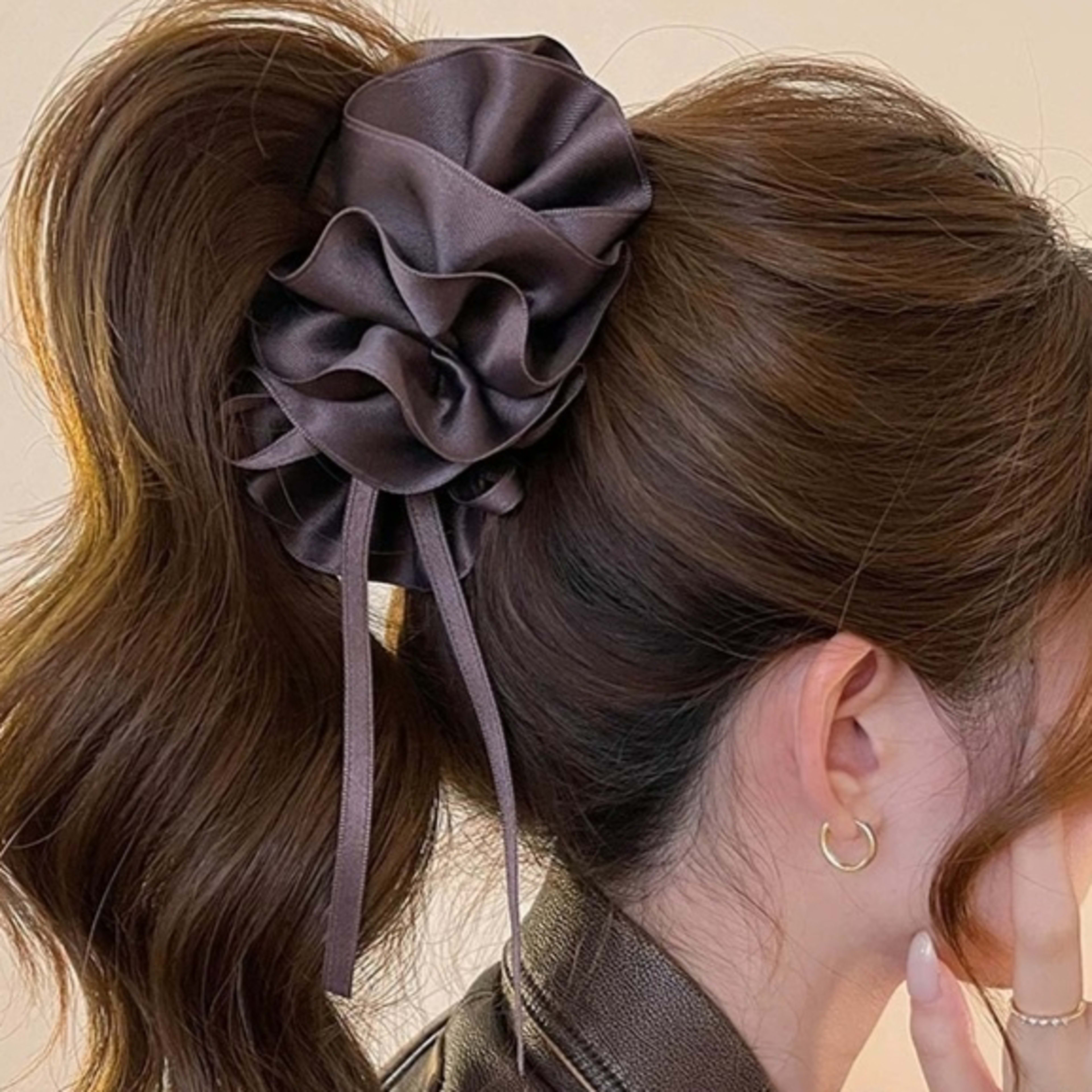Elegant Sophisticated Bun-style Ponytail Clip For The Back Of The Head 39