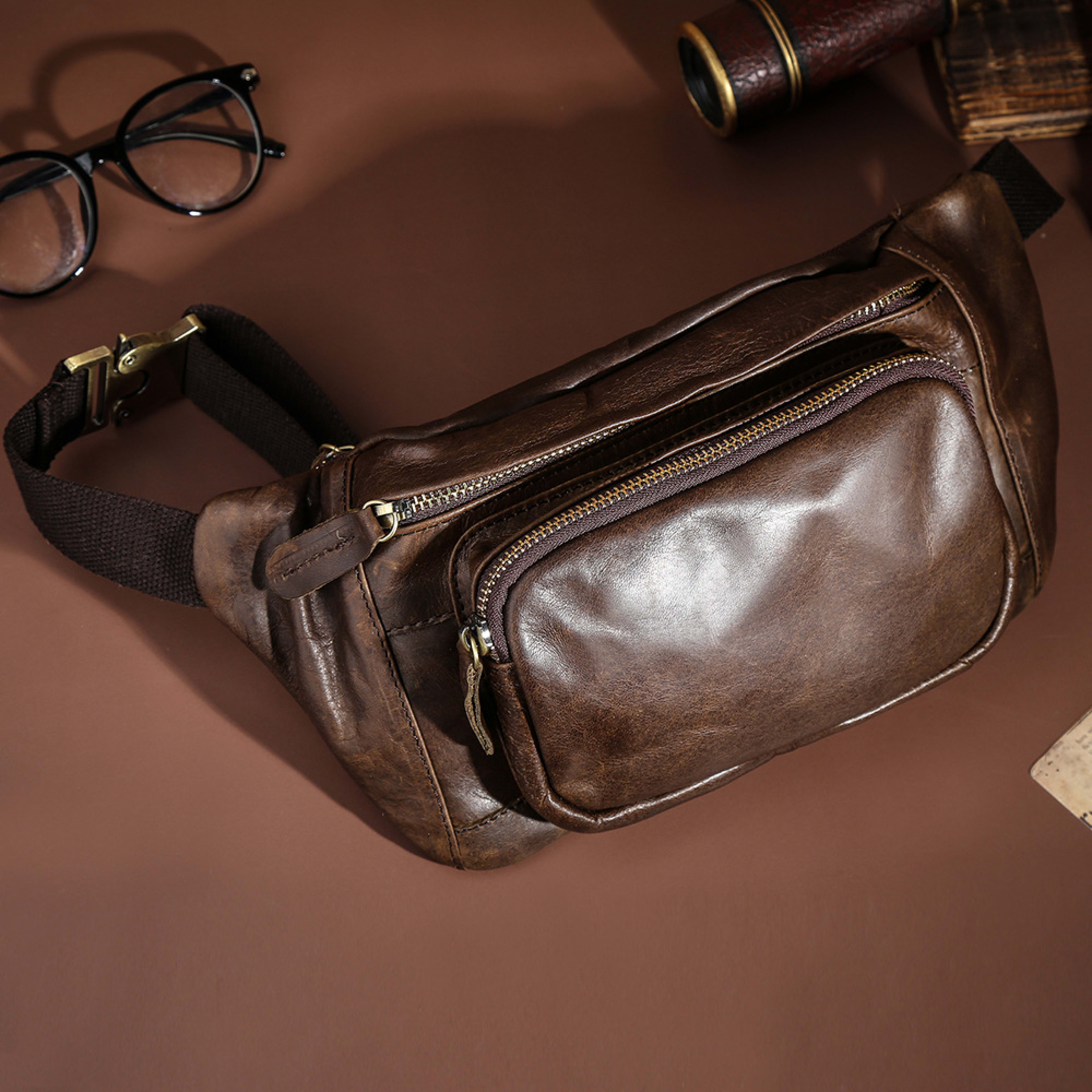 Simple Retro First-Layer Cowhide Mens Chest Bag 4