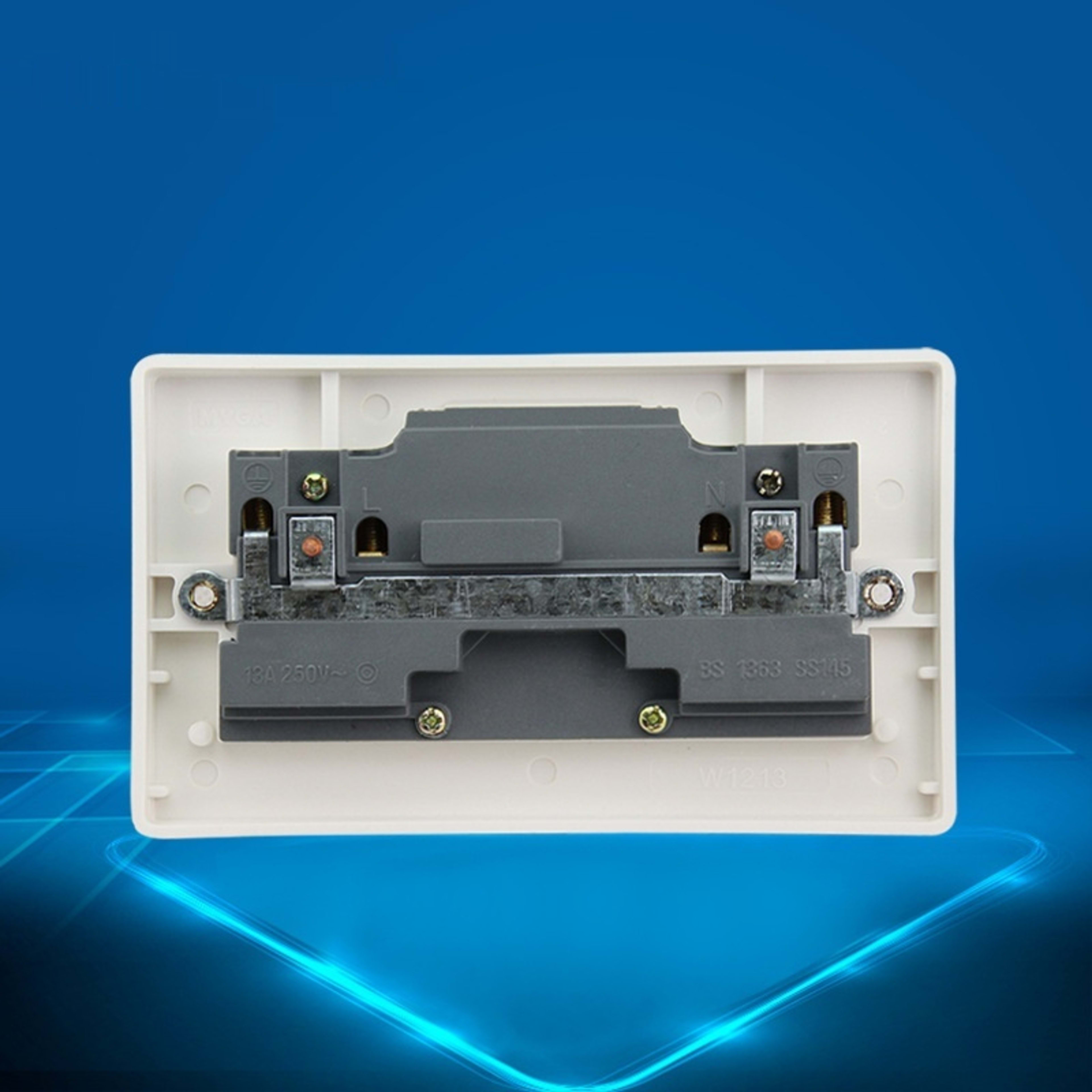 Double-gang Two-way British-standard Wall Power Socket With 6