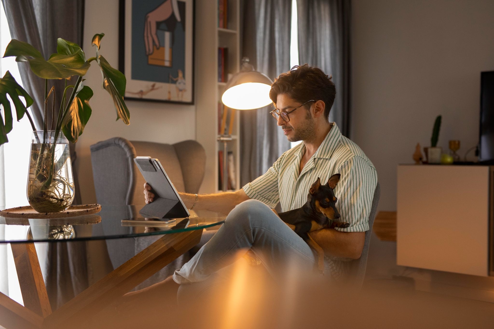 Can Graphic Designers Work From Home?