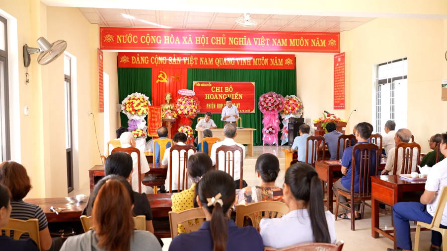 Chi bộ Ho&agrave;ng Viễn ch&uacute; trọng triển khai học tập, qu&aacute;n triệt nghị quyết, chỉ thị, kết luận của trung ương, của tỉnh đến đảng vi&ecirc;n - Ảnh: T.L