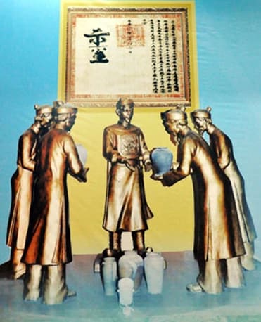 Cảnh người dân Ái Tử dâng nước chúc mừng Chúa Nguyễn Hoàng khi ông nhậm chức trấn thủ xứ Thuận Hóa được tái hiện - Ảnh: T.Long