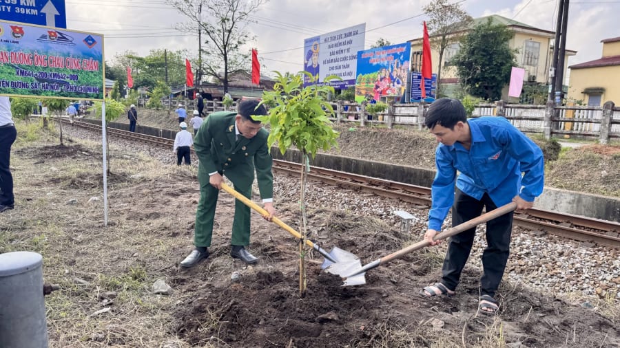 Mô hình “Đoạn đường ông cháu cùng chăm” tại xã Hải Lăng - Ảnh: Quang Ngọc.