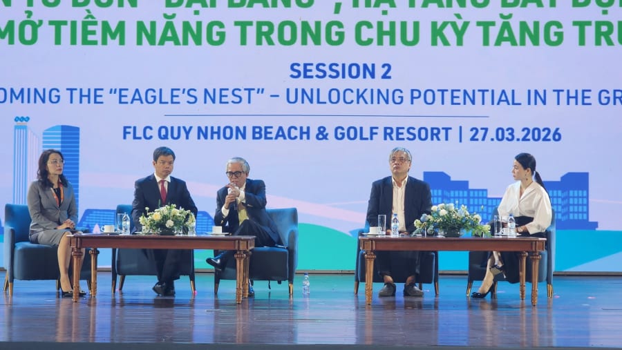 Nguyên Thứ trưởng Bộ Ngoại giao, Nguyên Đại sứ Việt Nam tại Hoa Kỳ Phạm Quang Vinh (ngồi giữa) phát biểu tại phiên thảo luận 