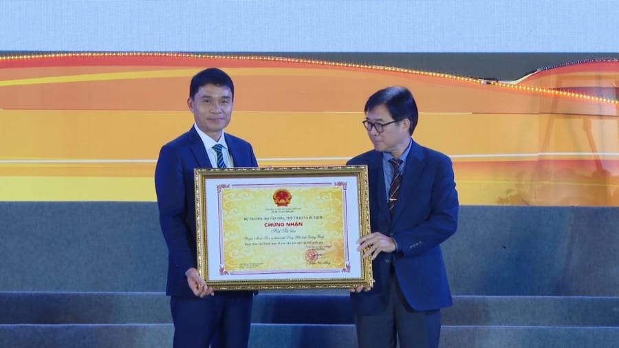 Năm 2024, Hát sắc bùa Minh Hóa vinh dự được công nhận là Di sản văn hóa phi vật thể Quốc gia - Ảnh: N.M.P