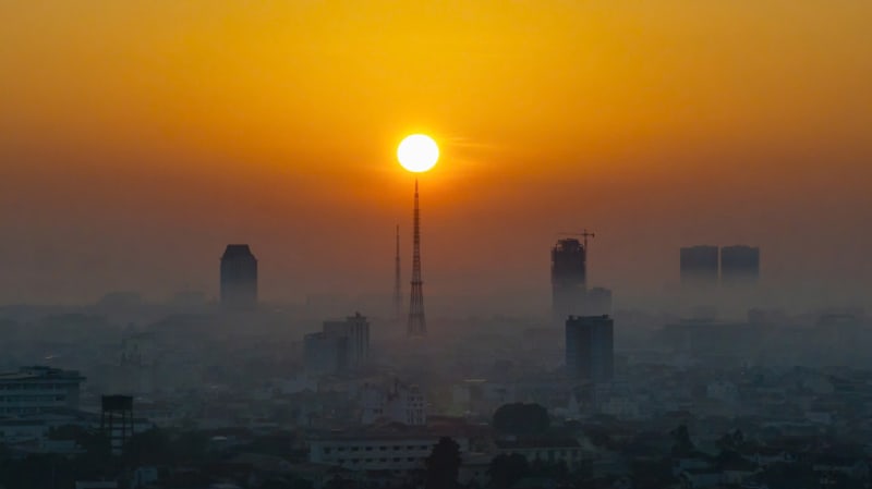 Thành phố Đồng Hới trong ánh bình minh.