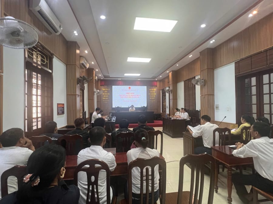 Quang cảnh phiên họp