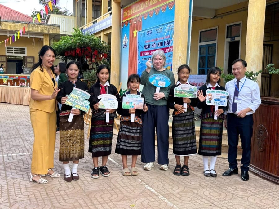Đoàn tham gia Ngày hội Khí hậu tại Trường phổ thông dân tộc bán trú tiểu học và THCS Ba Tầng (xã A Dơi)-Ảnh: T.A