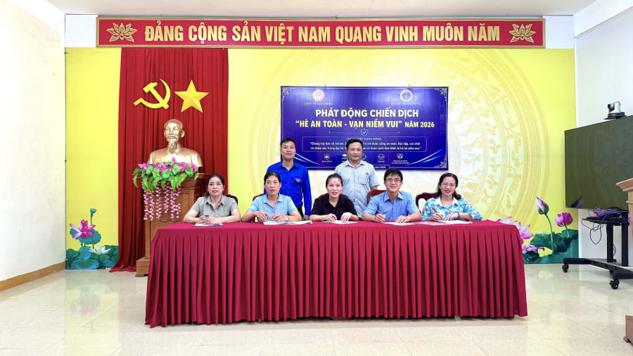 UBND xã Tuyên Bình tổ chức ký cam kết phối hợp quản lý học sinh trong dịp hè giữa nhà trường, Đoàn Thanh niên và các thôn - Ảnh Quang Ngọc.