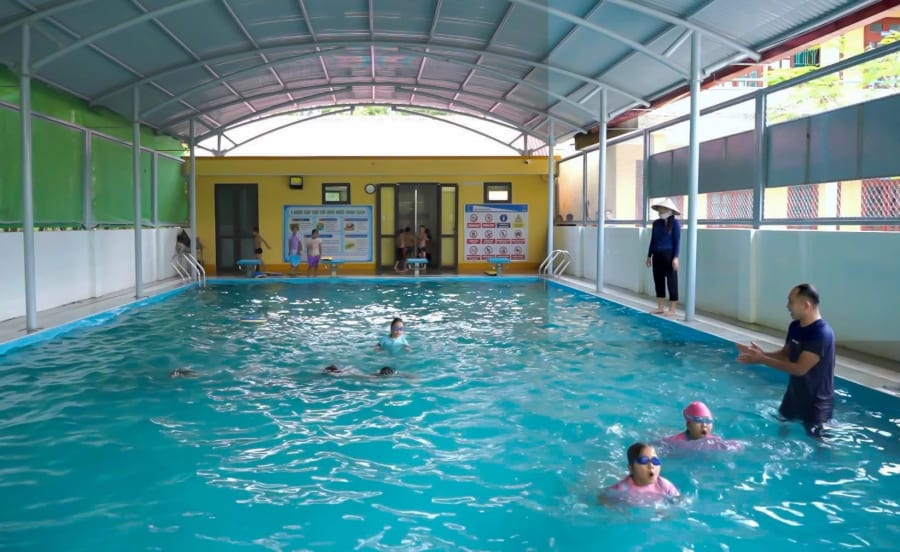 Công tác dạy bơi trong trường học trên địa bàn xã Trường Phú được chú trọng - Ảnh: N.H