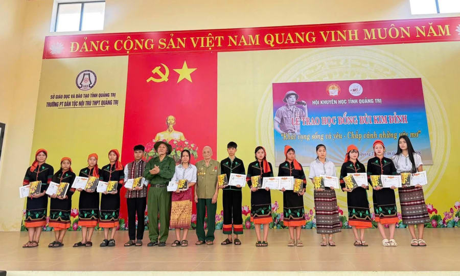 Phong trào khuyến học, khuyến tài đóng vai trò then chốt trong việc lan tỏa tinh thần học tập suốt đời đến mọi tầng lớp Nhân dân - Ảnh: M.H