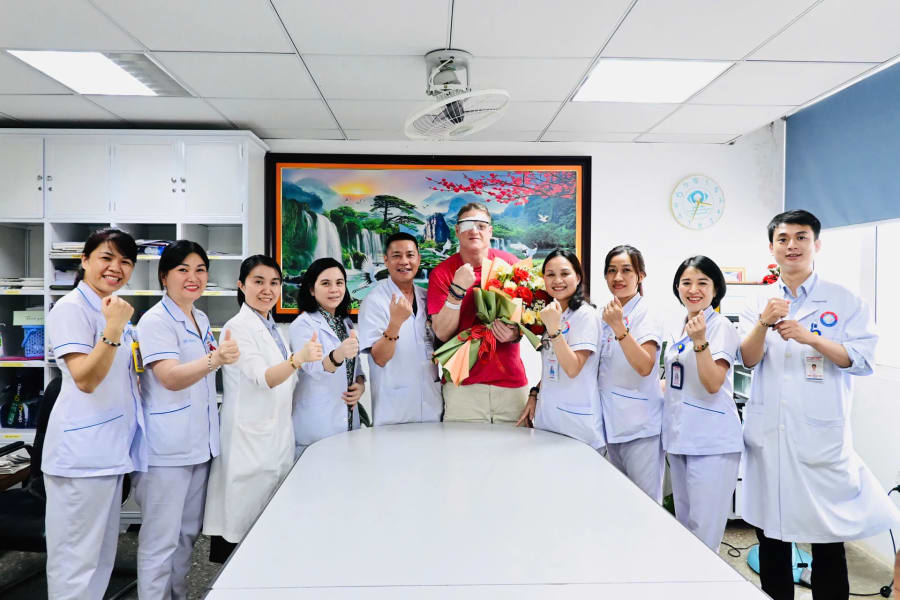 Với sự tận tâm, chuyên nghiệp, những nhân viên y tế tạo ấn tượng đẹp trong lòng những bệnh nhân quốc tế - Ảnh: H.L