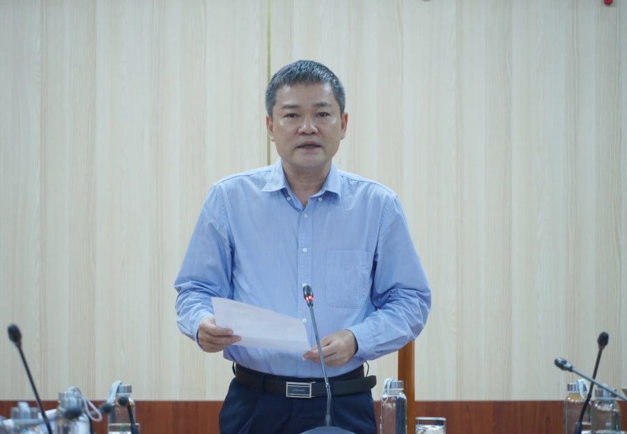 Đồng chí Phan Phong Phú, Phó Chủ tịch UBND tỉnh phát biểu kết luận buổi làm việc - Ảnh: HL