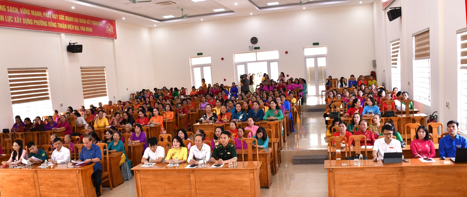 Các đại biểu và hội viên phụ nữ dự tọa đàm. Ảnh: H.Tr