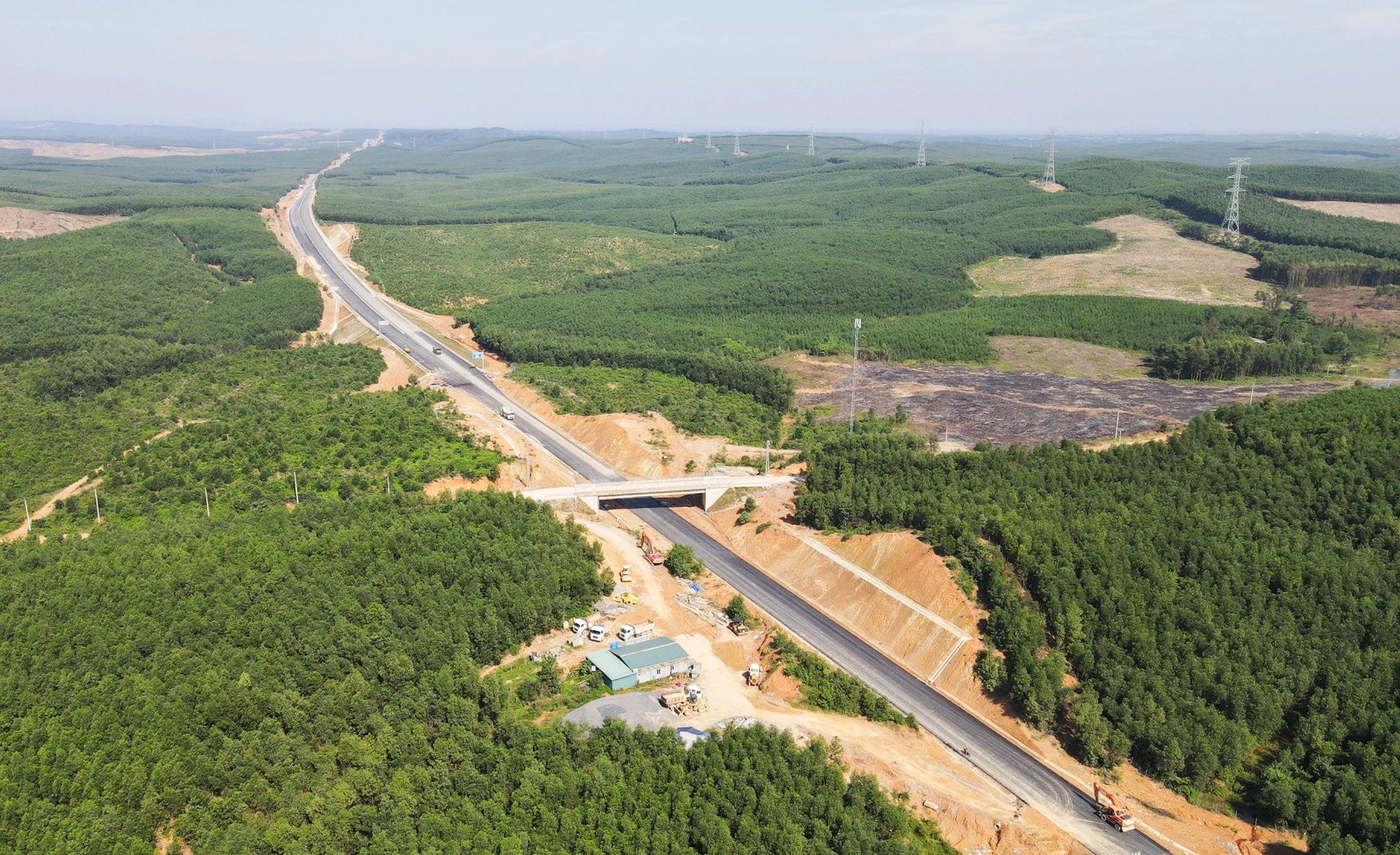 Sau khi đưa vào vận hành một thời gian, cao tốc Cam Lộ - La Sơn xuất hiện nhiều bất cập tiềm ẩn nguy cơ xảy ra tai nạn giao thông - Ảnh: L.T