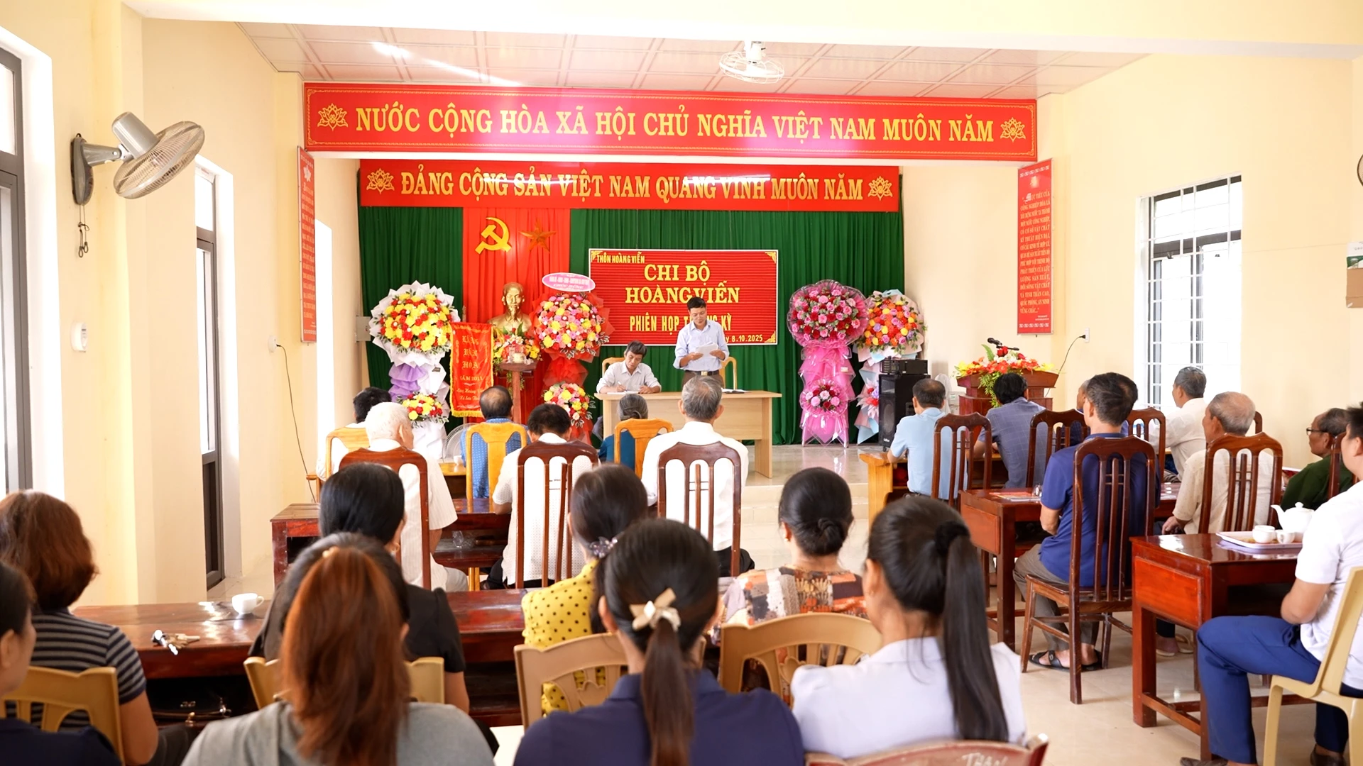 Chi bộ Hoàng Viễn chú trọng triển khai học tập, quán triệt nghị quyết, chỉ thị, kết luận của trung ương, của tỉnh đến đảng viên - Ảnh: T.L