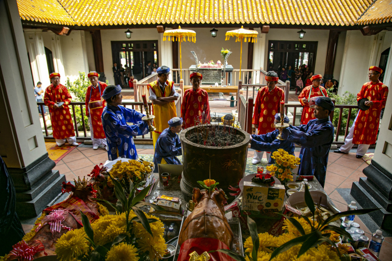 Lễ bái rằm tháng giêng.