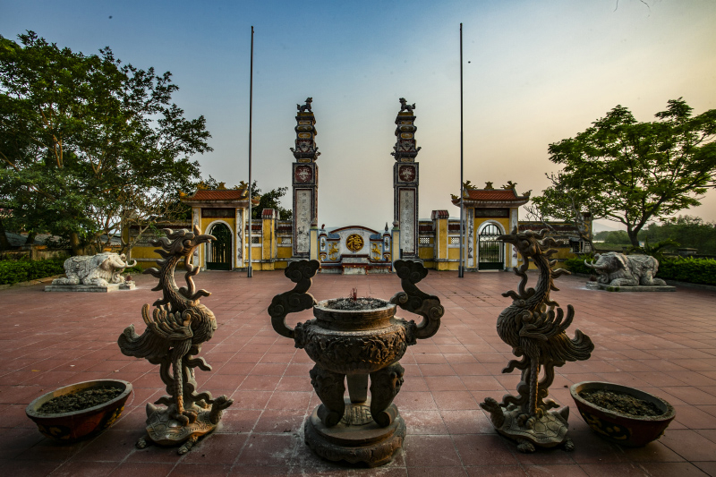 Khuôn viên tiền sảnh đình làng La Hà, xã Quảng Văn (TX. Ba Đồn).