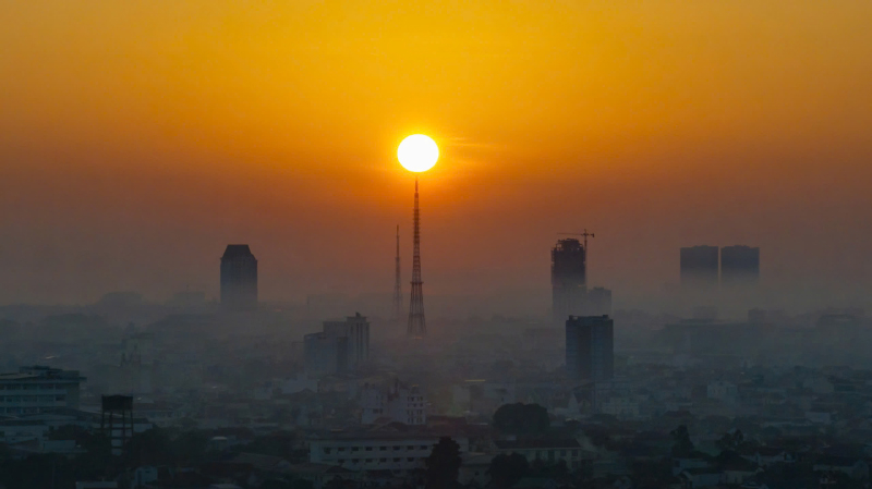 Thành phố Đồng Hới trong ánh bình minh.