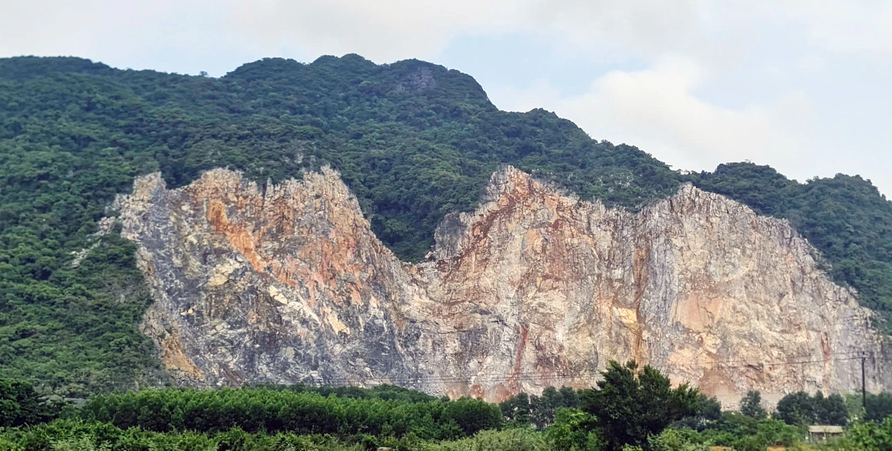 Ngành Thuế tăng cường kiểm tra trên lĩnh vực tài nguyên môi trường - Ảnh: L.C