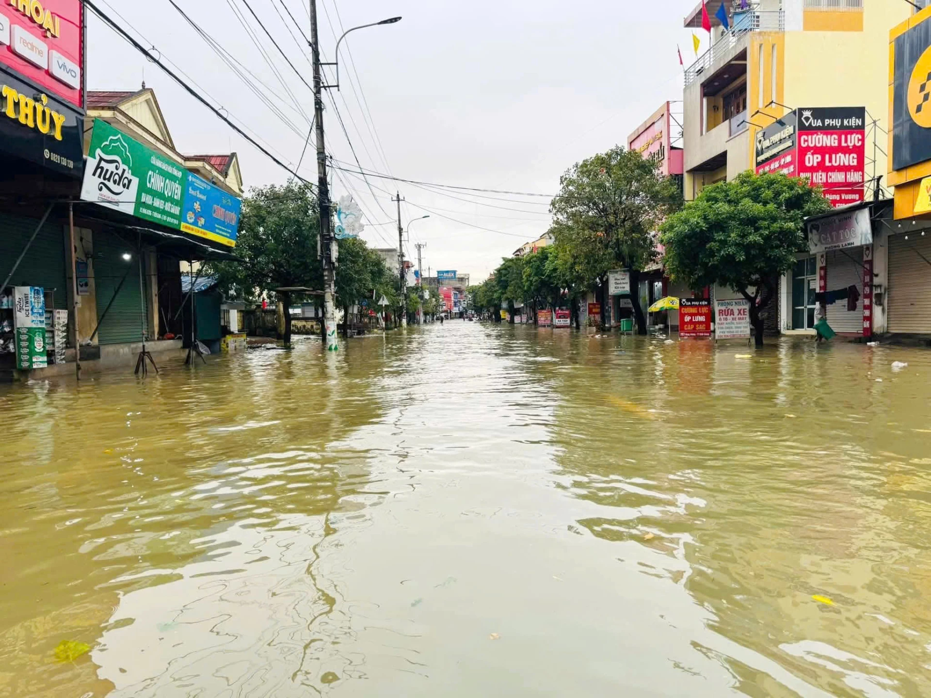 Một số tuyến đường giao thông bị ngập lụt - Ảnh: N.H