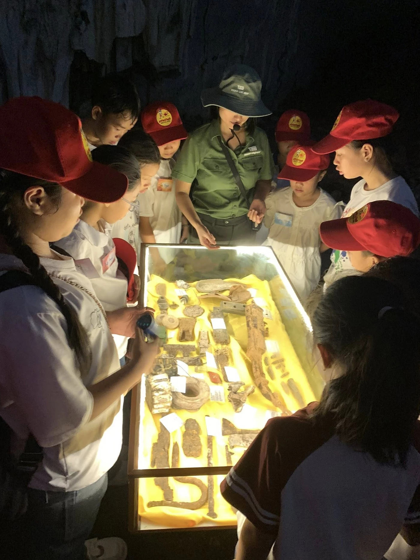 Hang Chỉ huy-hành trình lịch sử giữa lòng di sản -Ảnh: N.H