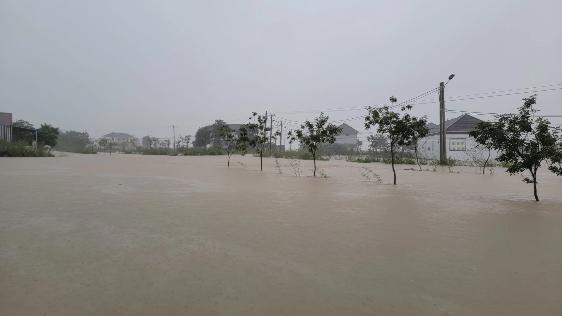 Mưa to khiến một số khu vực tại xã Cam Lộ bị ngập cục bộ