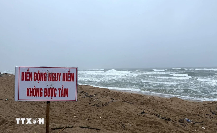 Thủ tướng chỉ đạo khẩn ứng phó với bão số 13 và mưa lũ sau bão