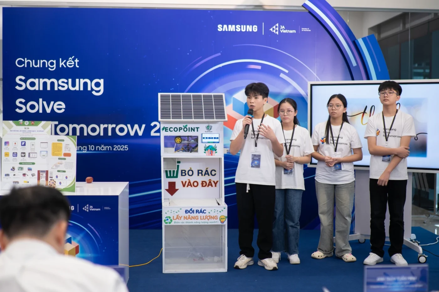 iSchool Quảng Trị: Học sinh xuất sắc giành Giải Triển vọng ‘Solve for Tomorrow 2025’ Nhóm học sinh trường iSchool Quảng Trị đoạt Giải Triển vọng tại 'Solve for Tomorrow 2025'