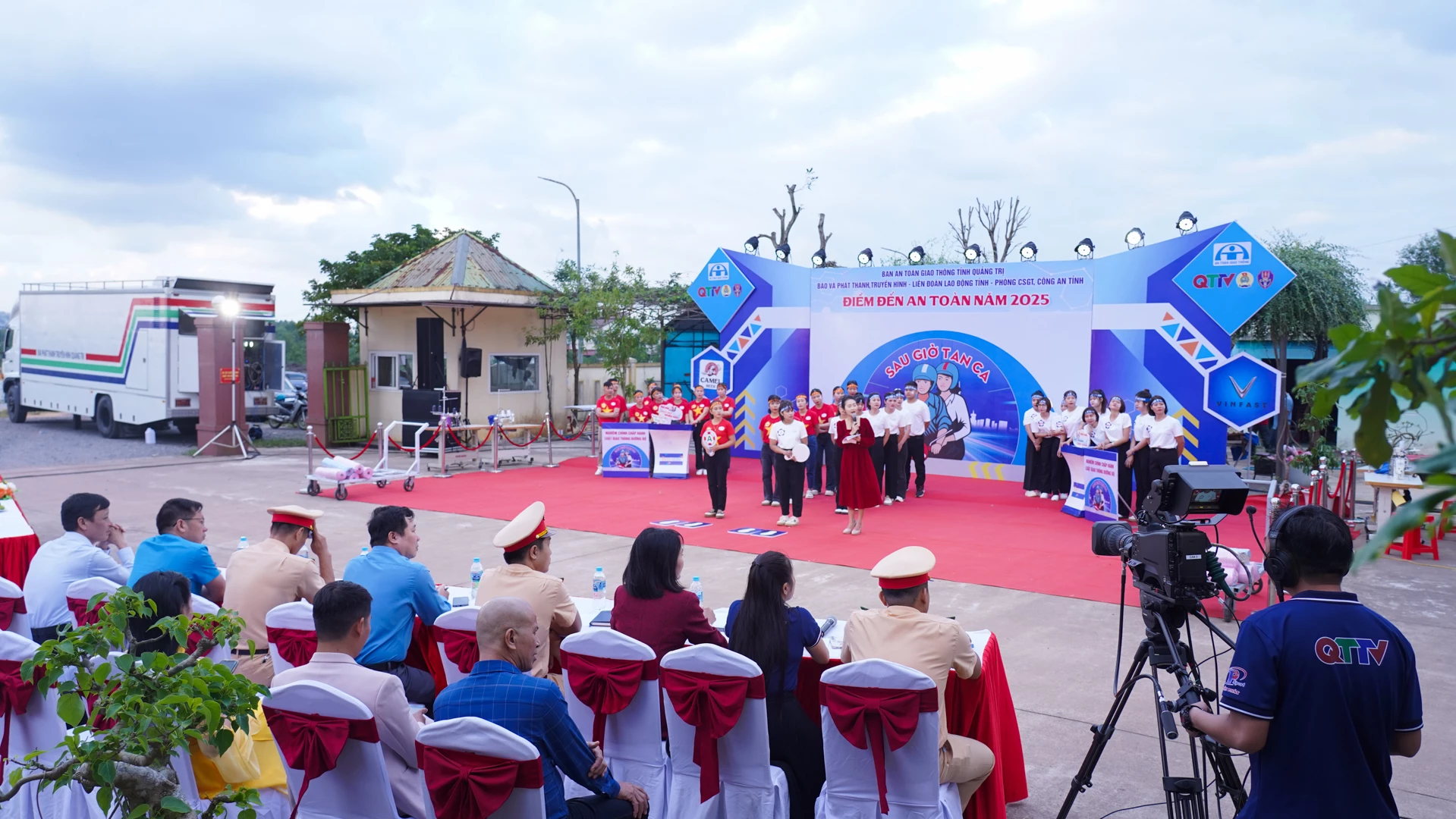 Quang cảnh trận 2 Điểm đến an toàn năm 2025 Sau giờ tan ca tại Công ty CP Phát triển may mặc miền Trung - Ảnh: Lê Trường