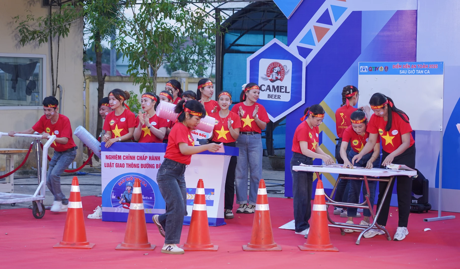 Các phần thi được thiết kế trực quan, sinh động bằng các trò chơi vận động - Ảnh: Lê Trường