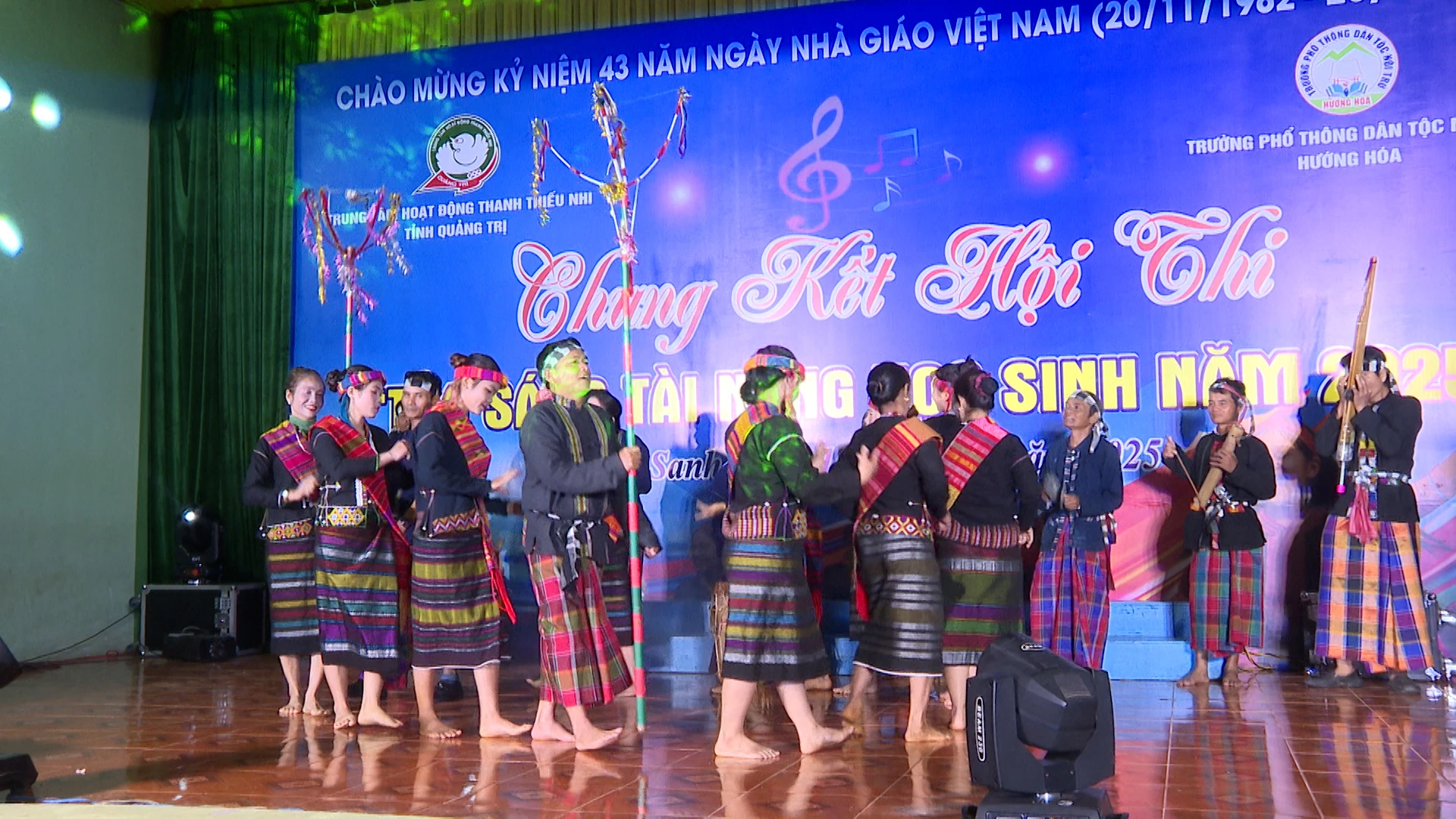 Đội nghệ nhân cồng chiêng khối 6, xã Khe Sanh tham gia biểu diễn tại hội thi - Ảnh Phước Đạt