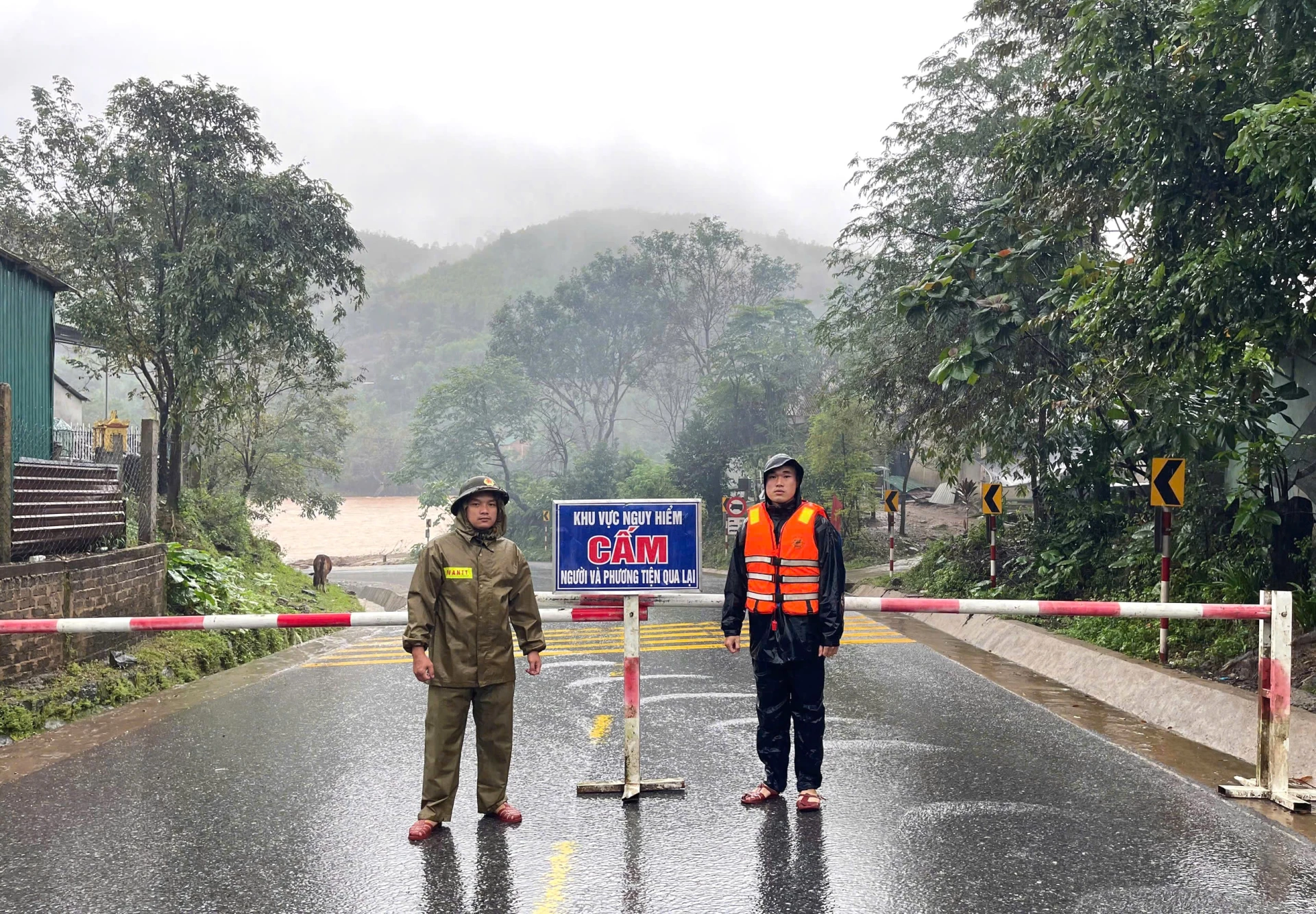 Quảng Trị: Nhiều điểm bị ngập, chia cắt do mưa lớn