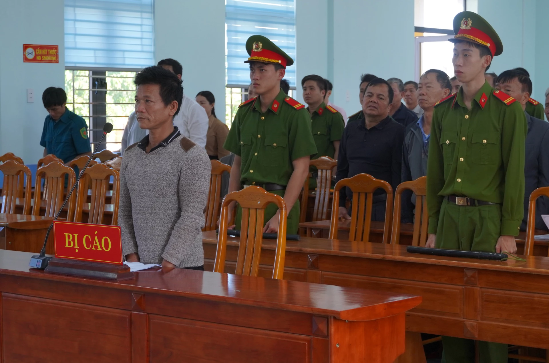 Hội đồng xét xử đã tuyên phạt bị cáo Nguyễn Văn Hành 3 năm tù giam về tội “Cản trở hoạt động của phương tiện điện tử” - Ảnh:N.H 