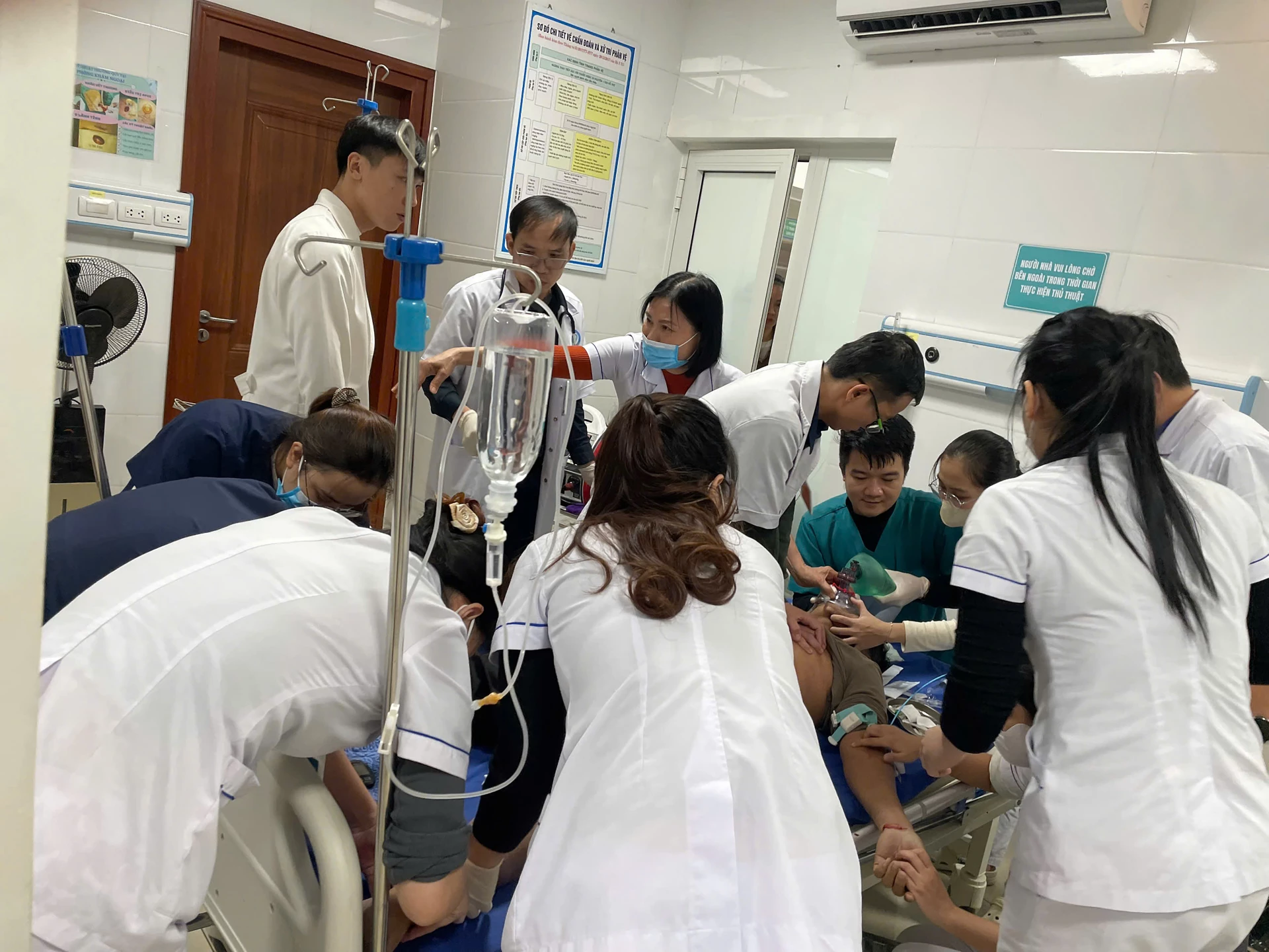 Kỳ tích y học: Hồi sinh ngoạn mục ca ngưng tim ngay tại bệnh viện Cấp cứu kịp thời bệnh nhân ngưng tim bất ngờ tại bệnh viện