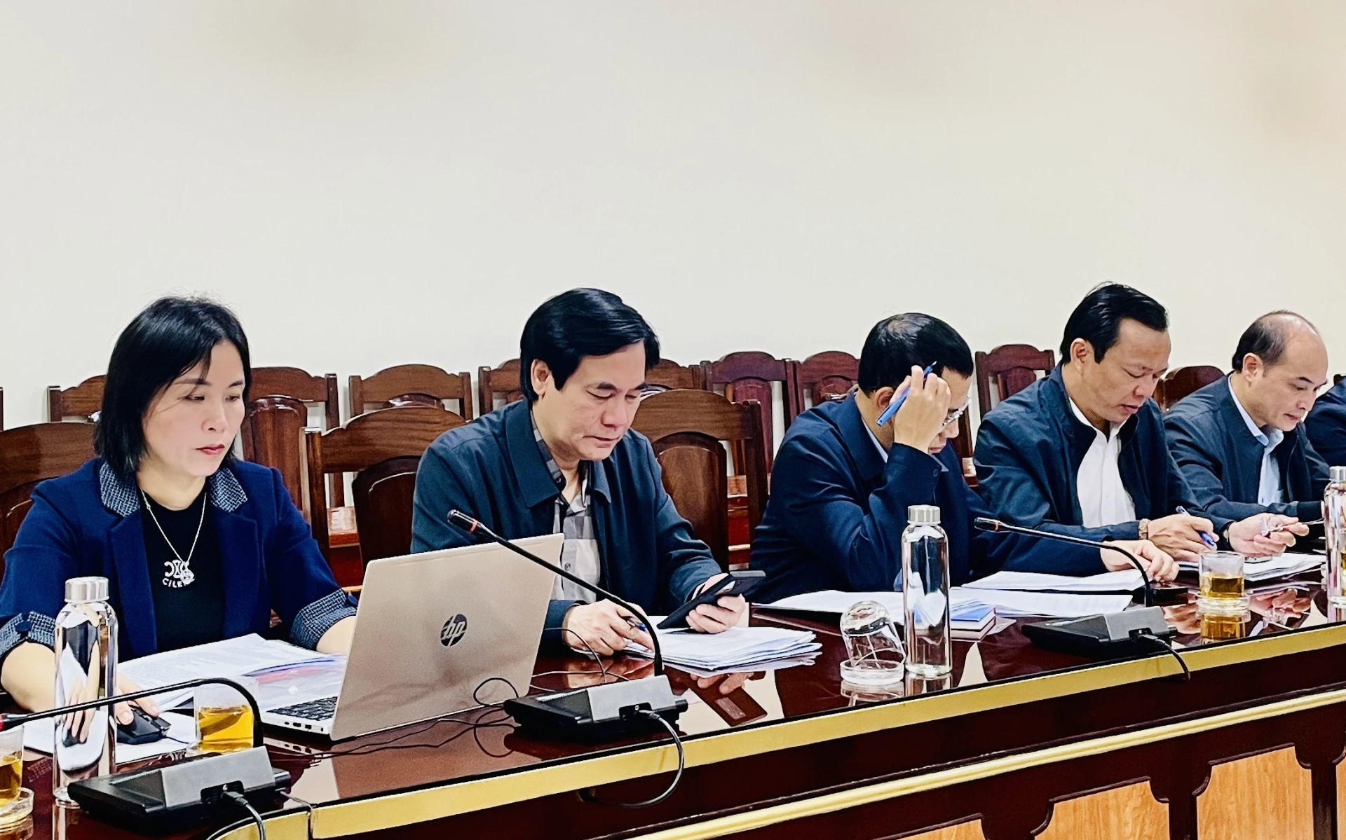 Các đại biểu tham dự buổi làm việc - Ảnh: Đ.A