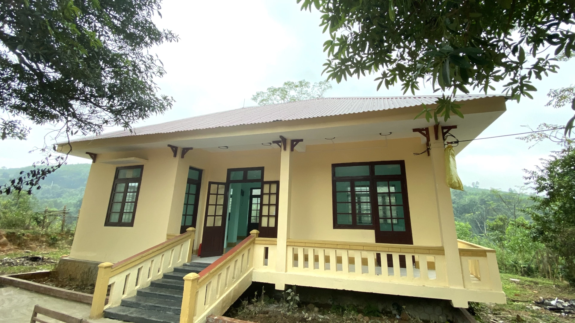 Chăm Pu rộn ràng khánh thành nhà cộng đồng: Nơi gắn kết! Bàn giao, đưa vào sử dụng nhà sinh hoạt cộng đồng bản Chăm Pu