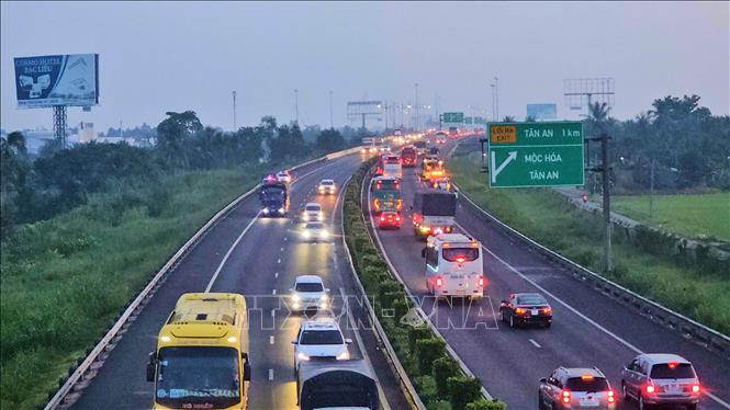 Ra quân siết chặt: Xử phạt 109 xe khách vi phạm ngay ngày đầu Ngày đầu kiểm soát xe kinh doanh vận tải hành khách, xử lý 109 trường hợp vi phạm