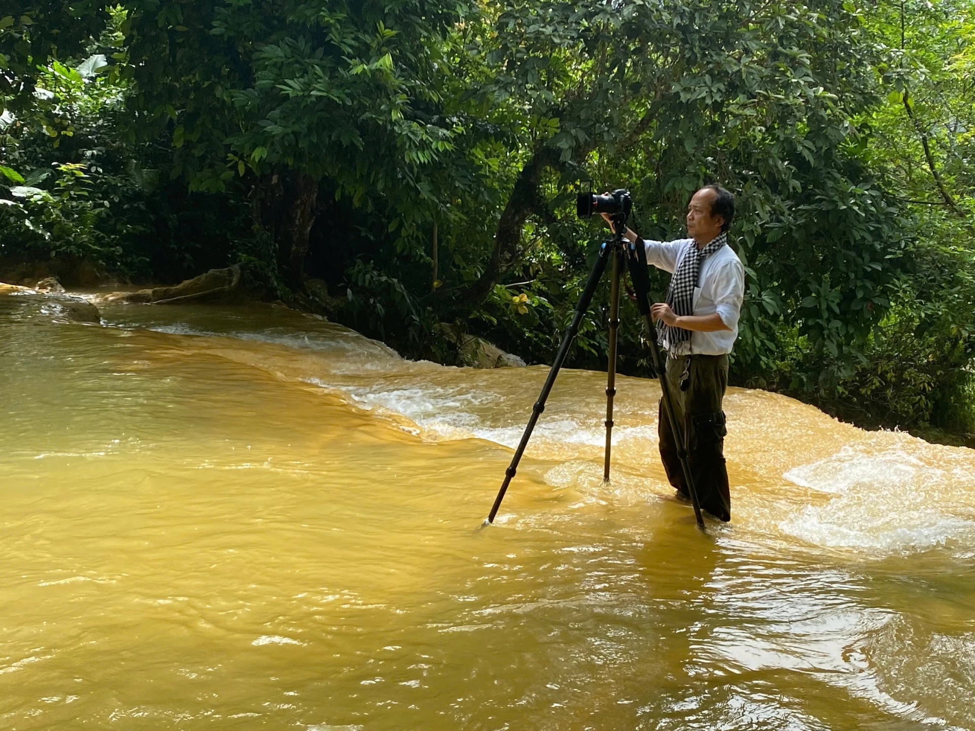Nhiếp ảnh: Gieo yêu thương, kết nối cộng đồng, thắp sáng hy vọng. Nhiếp ảnh-'Gieo' yêu thương từ những mảnh đất lành