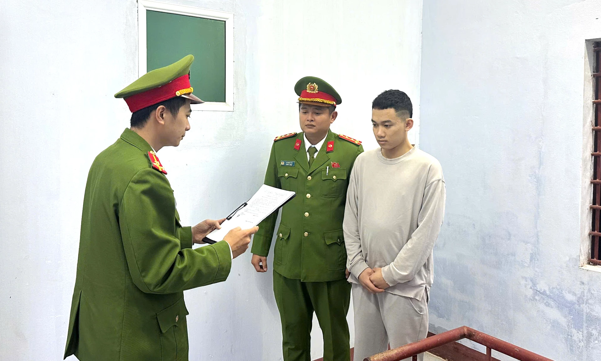 Khởi tố tài xế tông người: Vụ tai nạn kinh hoàng! Khởi tố tài xế lái ô tô tông vào một nhóm người