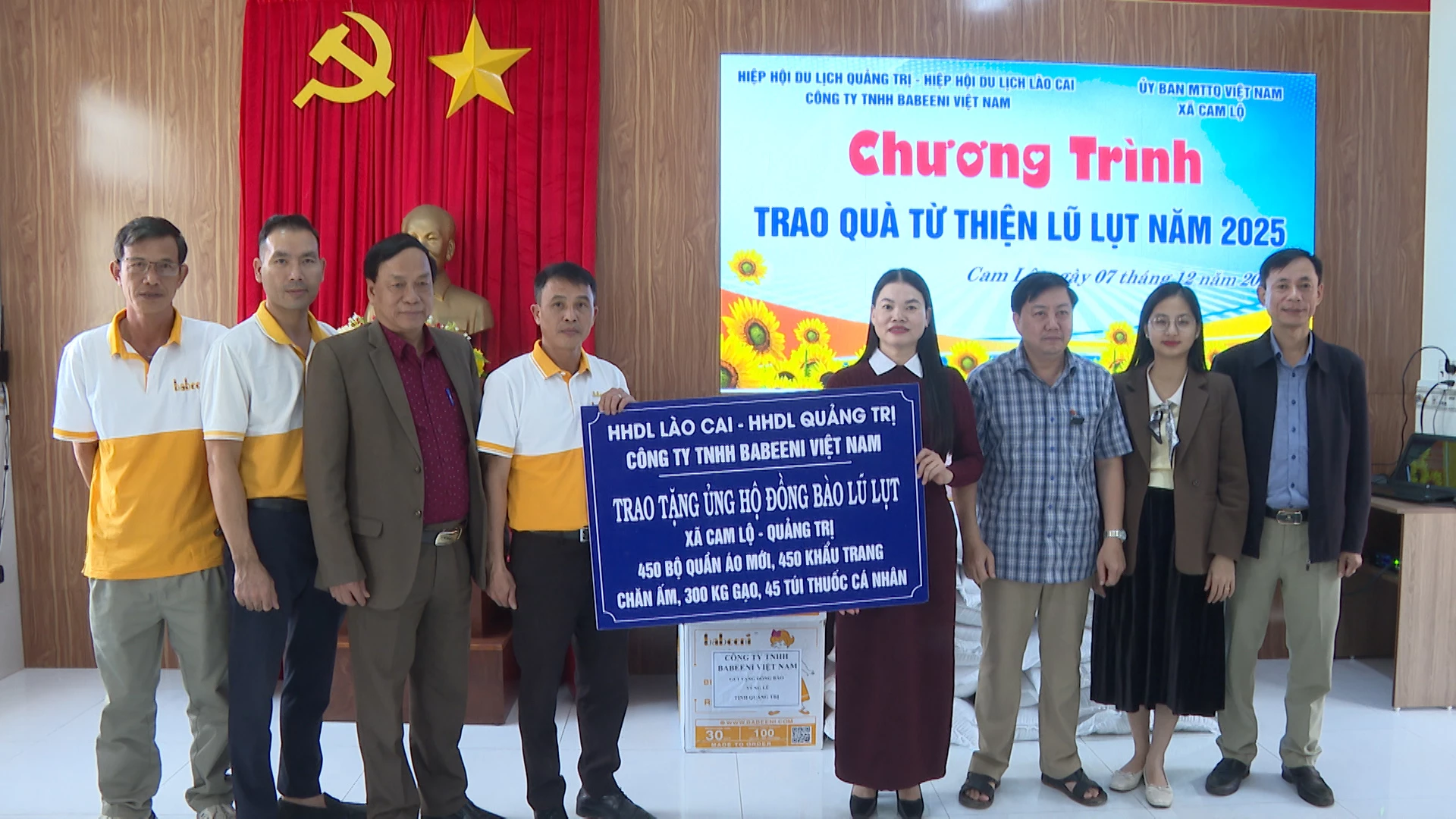 Những phần quà được trao tặng thể hiện tấm lòng, tình cảm, tinh thần “tương thân tương ái” - Ảnh: TS