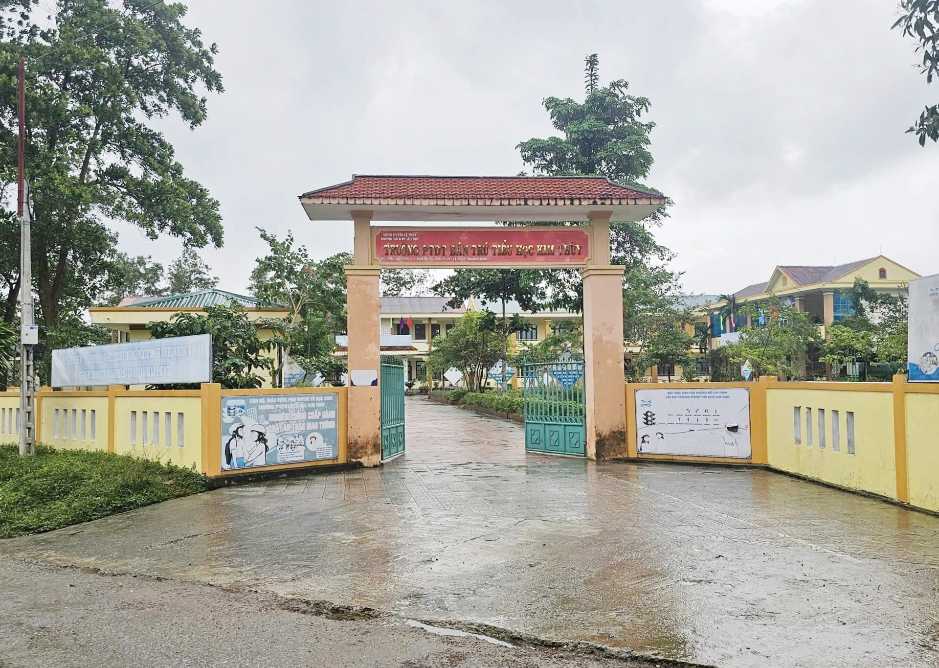 Trường Phổ thông Dân tộc bán trú Tiểu học Kim Thủy nơi bị xử phạt vi phạm hành chính về an toàn thực phẩm gần 200 triệu đồng. Ảnh B.T