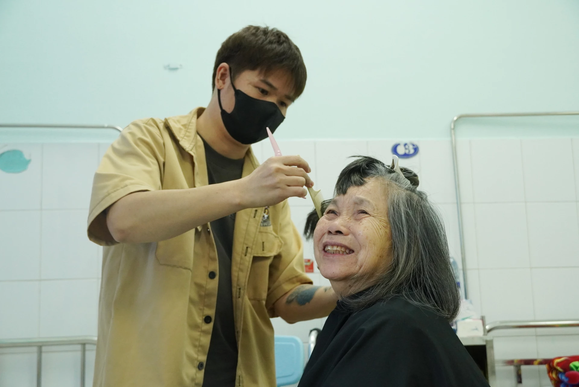 Được quan tâm, những bệnh nhân như được tiếp thêm liều thuốc tinh thần, giúp họ nhanh hồi phục hơn trong quá trình điều trị.