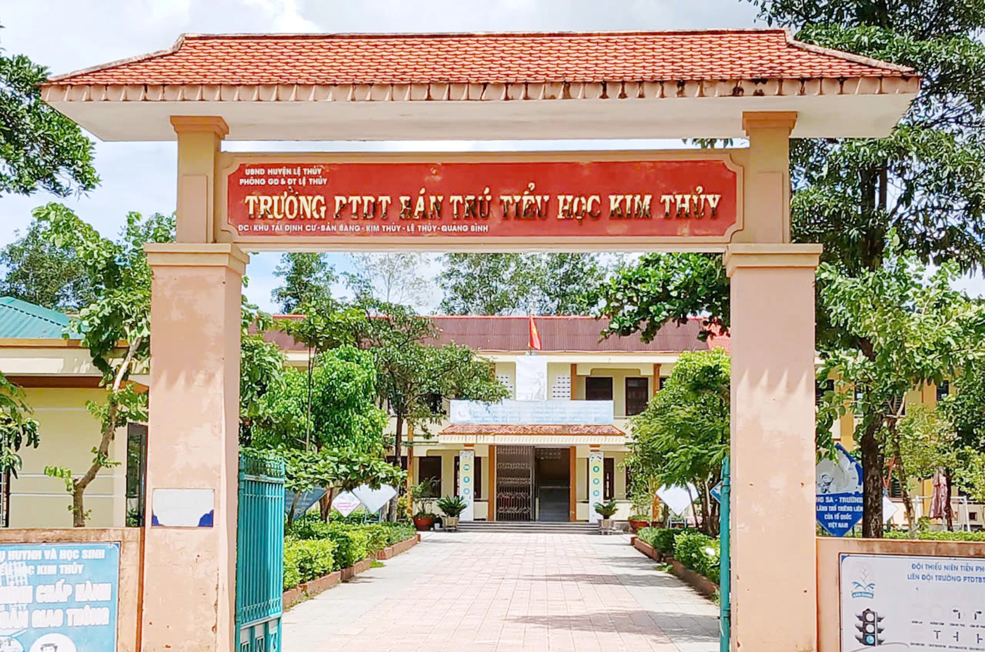 Xã Kim Ngân: Cách chức hiệu trưởng và phó hiệu trưởng nhà trường